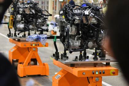 Los robots AGV que sirven para montar el grupo motopropulsor