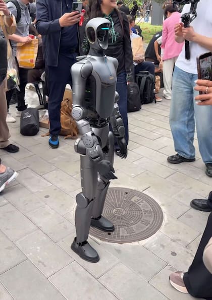 Los robots humanoides, una de las atracciones en los patios del salón