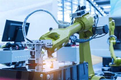 Los robots salieron de las líneas de producción y ya se enseñan entre ellos