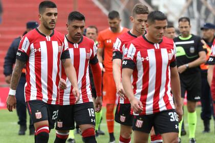 Los rostros de Kalinski, Jara y Fuentes enseñan la desazón de Estudiantes; la eliminación pone en jaque el futuro del ciclo Milito