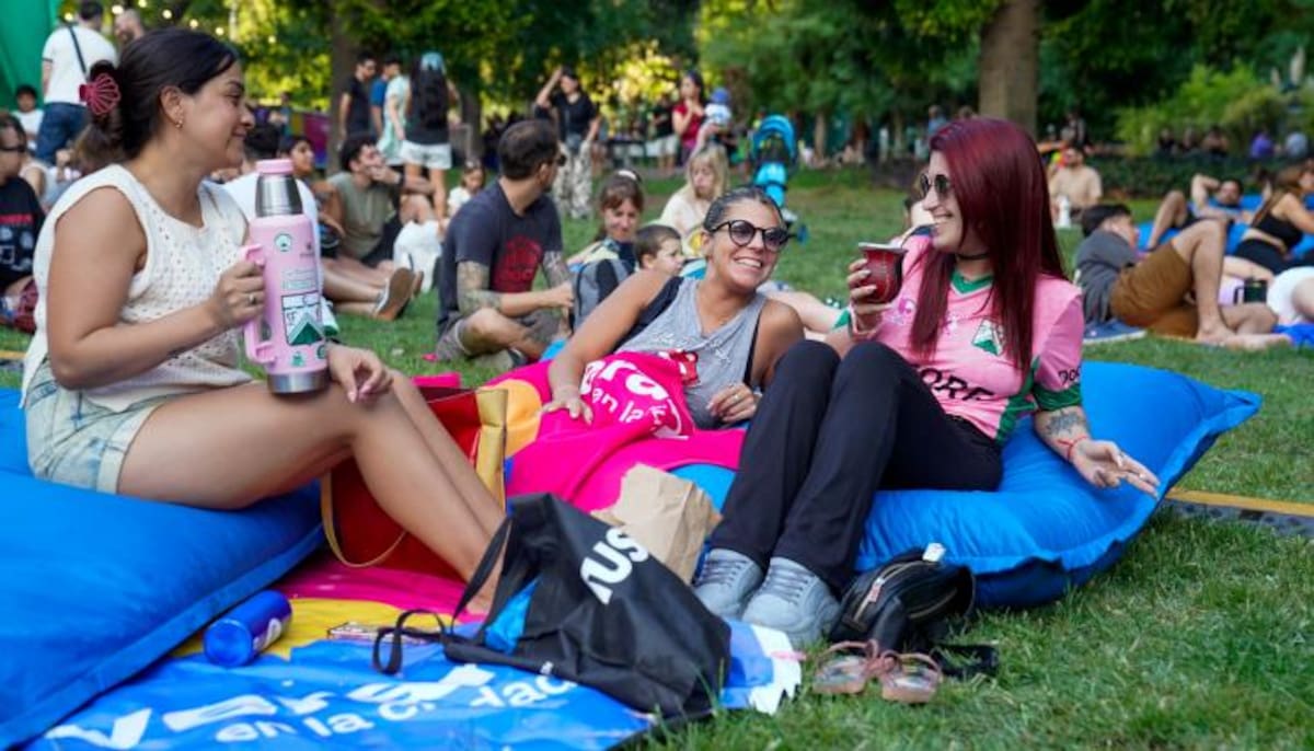 Com karaokê e DJs. quando são os shows musicais gratuitos e quais parques têm o pôr do sol de Buenos Aires?