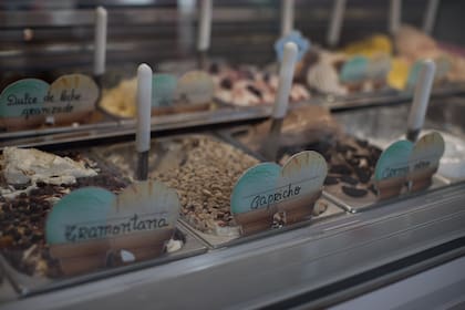 Los sabores exóticos de la heladería Tau son un imán para los jujeños.
