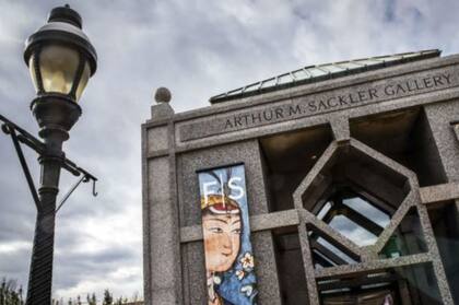 Los Sackler son una de las familias más poderosas de Estados Unidos, más rica que los Rockefeller, y también de las más discretas y filantrópicas.