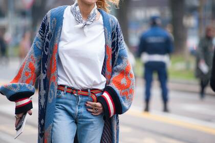 Los sacos tejidos son cómodos, amigables y abrigan tanto como un tapado