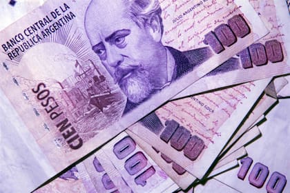 Según los datos de octubre, en la Argentina hay un billete que representa casi la mitad de la totalidad: con 3207 millones de ejemplares, el de $100 concentra el 47,91% de los billetes en la calle