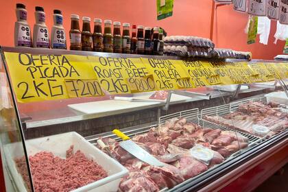 Los salarios, que ya eran los más bajos de la región, después de Venezuela, se desplomaron con el ajuste de Milei.