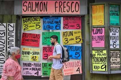 Los saldos disponibles en las tarjetas de crédito de la mayoría de los venezolanos no alcanzan ni para comprar una botella de agua