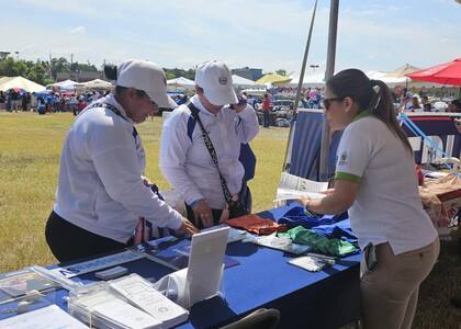 Los salvadoreños pueden tramitar su pasaporte en las jornadas extraordinarias (FB ConsuladosESAenEEUU)