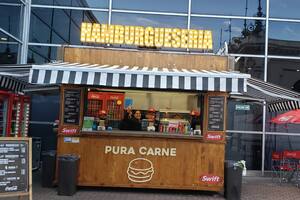 Los sándwiches de churrasquito están en el menú de la Rural