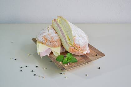 Los sándwiches de ciabatta de Club 31 vía delivery son uno de los lujos de esta cuarentena