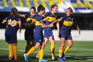 Mates, goleada, alegría: la fiesta de la Bombonera en un superclásico histórico