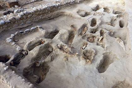 Los cuerpos de 227 víctimas, de entre 5 y 14 años, fueron encontrados cerca de la ciudad costera de Huanchaco, a 570 km al norte de Lima