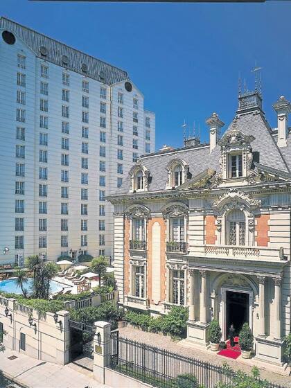 Los sectores comprendidos por la
reforma son el lobby, bar, restaurante, las habitaciones y el
jardín.