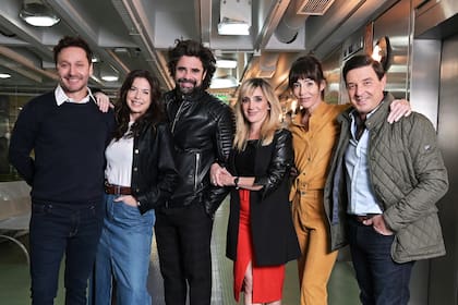 Los seis amigos y protagonistas de El primero de nosotros:  Benjamín Vicuña, Mercedes Funes, Luciano Castro, Jorgelina Aruzzi, Paola Krum y Damián De Santo