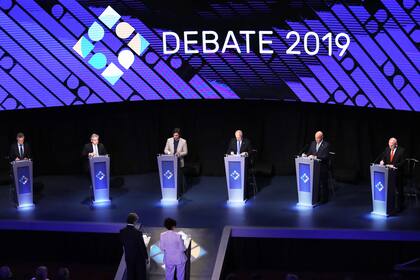 Los seis candidatos en el segundo debate presidencial, realizao en la Universidad de Derecho de la UBA, el domingo pasado