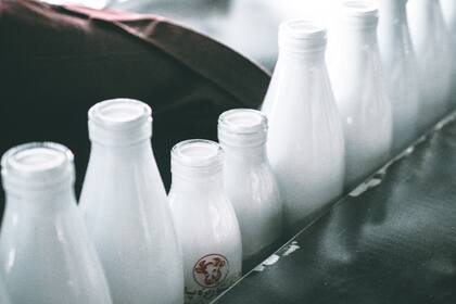 Los seis sospechosos eran empleados de un distribuidor de leche que trabajaba con McArthur Dairy, una empresa de lácteos