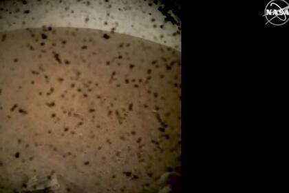 La primera imagen de Marte enviada por la sonda InSight, luego de aterrizar en el planeta rojo en 2018