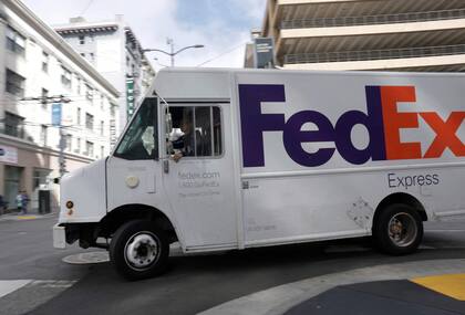 Los servicios de entrega no paran por completo, sino que brindan servicios limitados (FedEx/JustinSullivan/GettyImages/AFP)