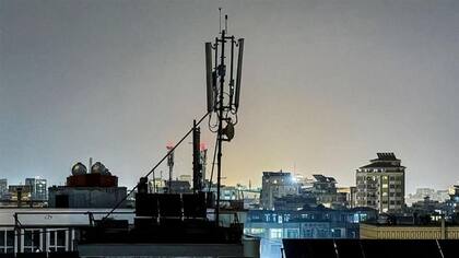 Los servicios de internet móvil y televisión por satélite fueron interrumpidos en Afganistán.