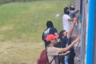 Siete personas fueron detenidas por vandalizar una formación del Tren Sarmiento