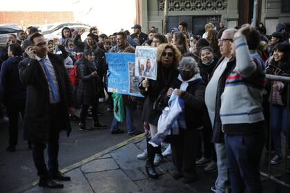 Los simpatizantes de la vicepresidenta llegaron a Recoleta con carteles