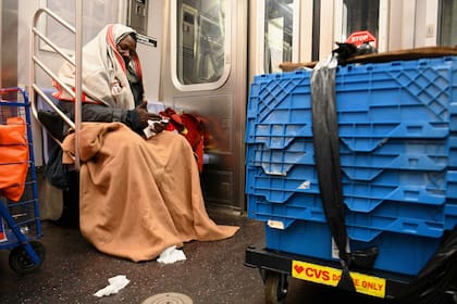 Los sin techo se refugian en los vagones del subte de Nueva York
