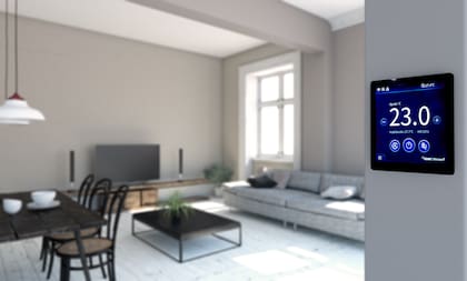 Los sistemas de bombas de calor, que cuentan con control y monitoreo remoto desde una app en smartphone o PC, pueden también emplearse para calefacción, aire acondicionado y agua caliente sanitaria.