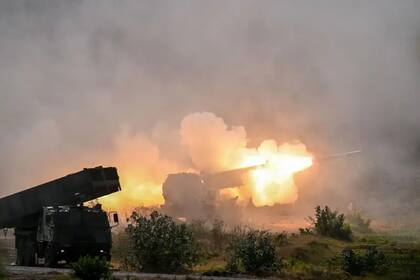 Los sistemas estadounidenses de artillería Himars. Debido a la reticencia de Trump de entregar más armas, Ucrania comenzó su propia producción.