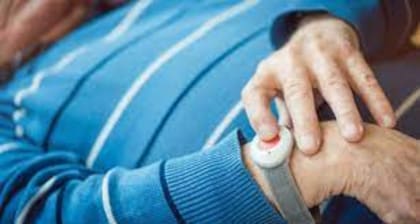 Los smartwatches traen sensores de caída que se activan automáticamente