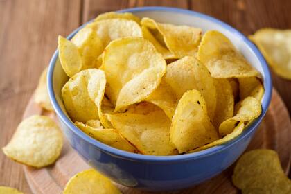 Los snacks industriales tienen gran cantidad de conservantes, aditivos químicos y otras sustancias que es posible evitar cocinando snacks en casa