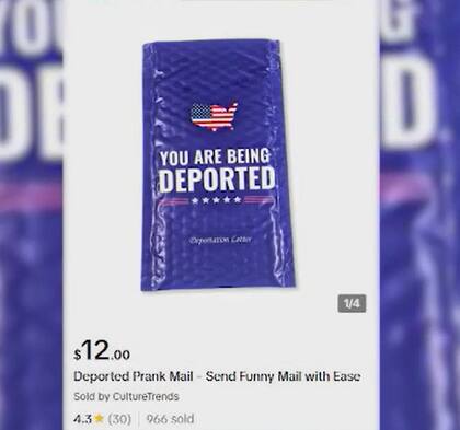Los sobres azules con la leyenda “Estás siendo deportado” se comercializan en TikTok Shop por apenas 12 dólares
