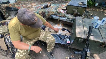 Los soldados cerca de la fronteras con Rusia