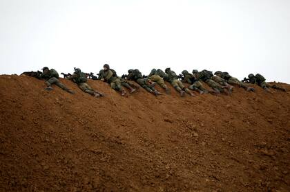 Los soldados israelíes ubicados en la frontera de Israel con la Franja de Gaza