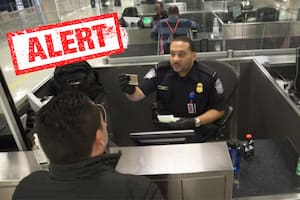 Quiénes no deberían salir de EE.UU. mientras Uscis revisa su caso migratorio