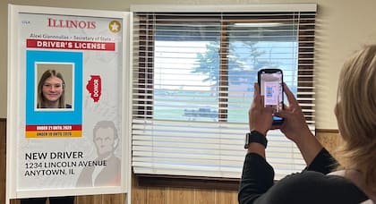 Los solicitantes de entre 18 y 20 años sin licencia previa, deben finalizar también un curso de educación vial de seis horas