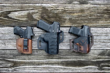 Los solicitantes deben aprobar un examen psicofísico y acreditar idoneidad en el manejo de armas