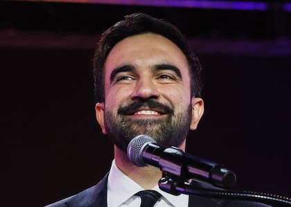 Los sondeos aún le dan la ventaja a Zohran Mamdani sobre Andrew Cuomo