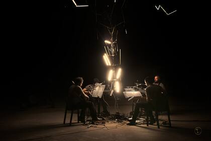 Los sonetos y los textos fueron grabados por actores y narradores