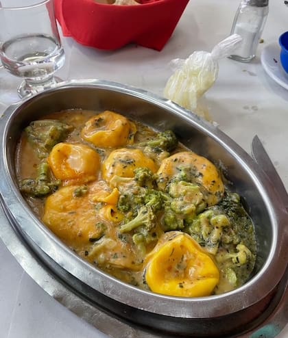 Los sorrentinos caseros, una de las especialidades de Chichilo que pueden acompañarse con 22 tipos de salsa