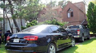 Los sospechosos apresados son de la comunidad gitana; para poder concretar los robos alquilaron una casa y simularon ser turistas; se movilizaban en vehículos de alta gama, fueron capturados gracias a un IPhone