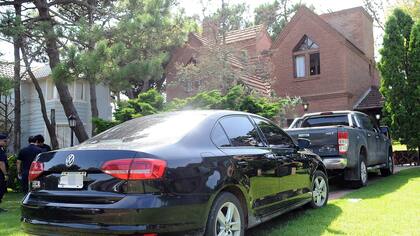 Los sospechosos apresados son de la comunidad gitana; para poder concretar los robos alquilaron una casa y simularon ser turistas; se movilizaban en vehículos de alta gama, fueron capturados gracias a un IPhone