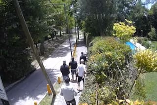 Los videos que registraron a los ladrones antes de robar en la casa de Valeria Mazza