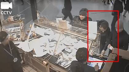 Los sospechosos fueron filmados en un café en una estación de tren