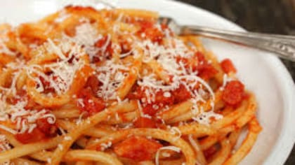 Los spaguetis con salsa amatriaciana son un clásico de la región del Lazio