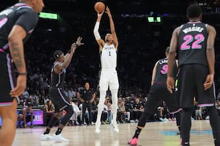 Los Spurs aplastan 136-111 al Heat y logran su sexta victoria seguida