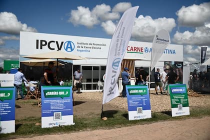 Los stands vinculados a la ganadería reciben un flujo constante de productores