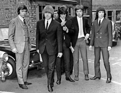 "Los Stones somos básicamente una banda de rock, así que somos energía y agresividad. Dentro de esas características nos gusta sonar actuales", señala el líder de la mítica banda que en 1965 se sacó esta foto en la que están Charlie Watts, Brian Jones, Keith Richards, el mismo el cantante Mick Jagger y Bill Wyman en una calle de Londres