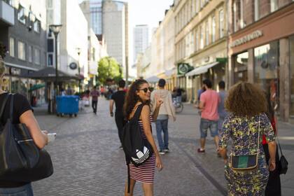 Los suecos pueden disfrutar fácilmente de las industrias de alimentos y diseño de la capital danesa
