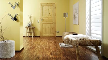 Los suelos compuestos de partes pequeñas pueden agrandar la superficie a nivel visual. Crédito: Bembé / Verband der Deutschen Parkettindustrie / dpa-tmn