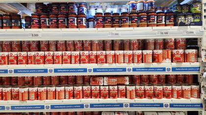 Los supermercados avanzan con la recomposición y la ampliación de stocks de importados